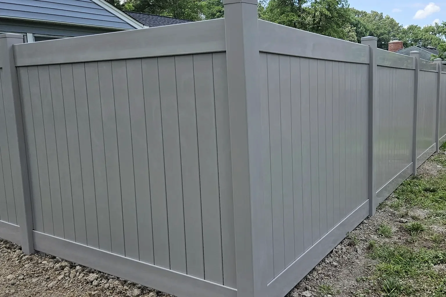 White vinyl privacy fence