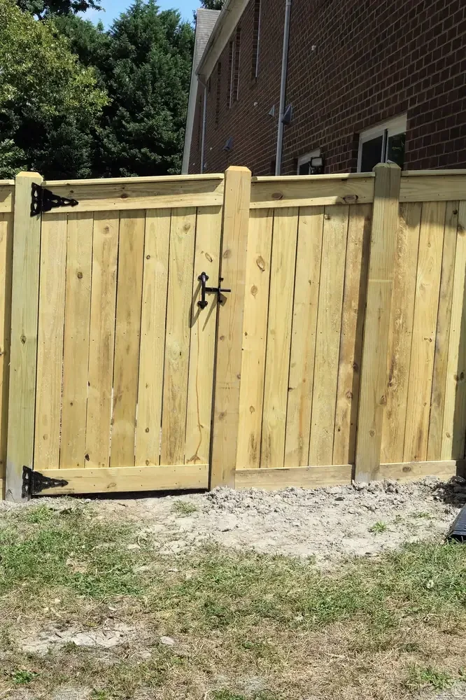 Wood privacy gate with top cap